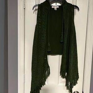 Woman’s Decree size large sleeveless sweater. Size large, color green.